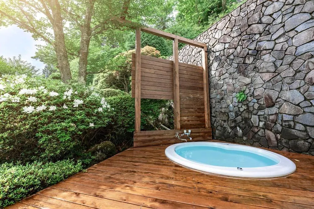 Open-Air Bath & Private Hot-Spring Villa In Хаконе